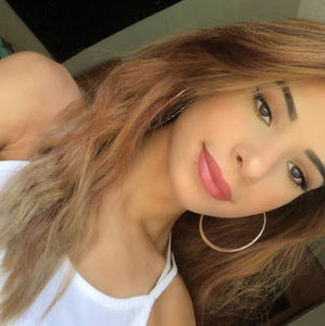 Meet your Posher, Larissa